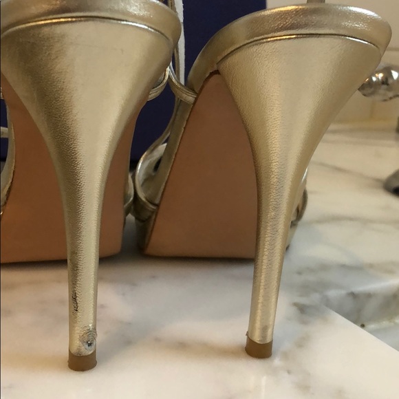 Stuart Weitzman gold platform heels. Size 7 - Picture 4 of 7
